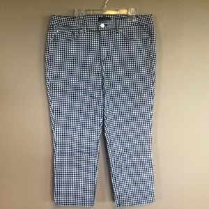CharterClub gingham Capri pants.  Size 8